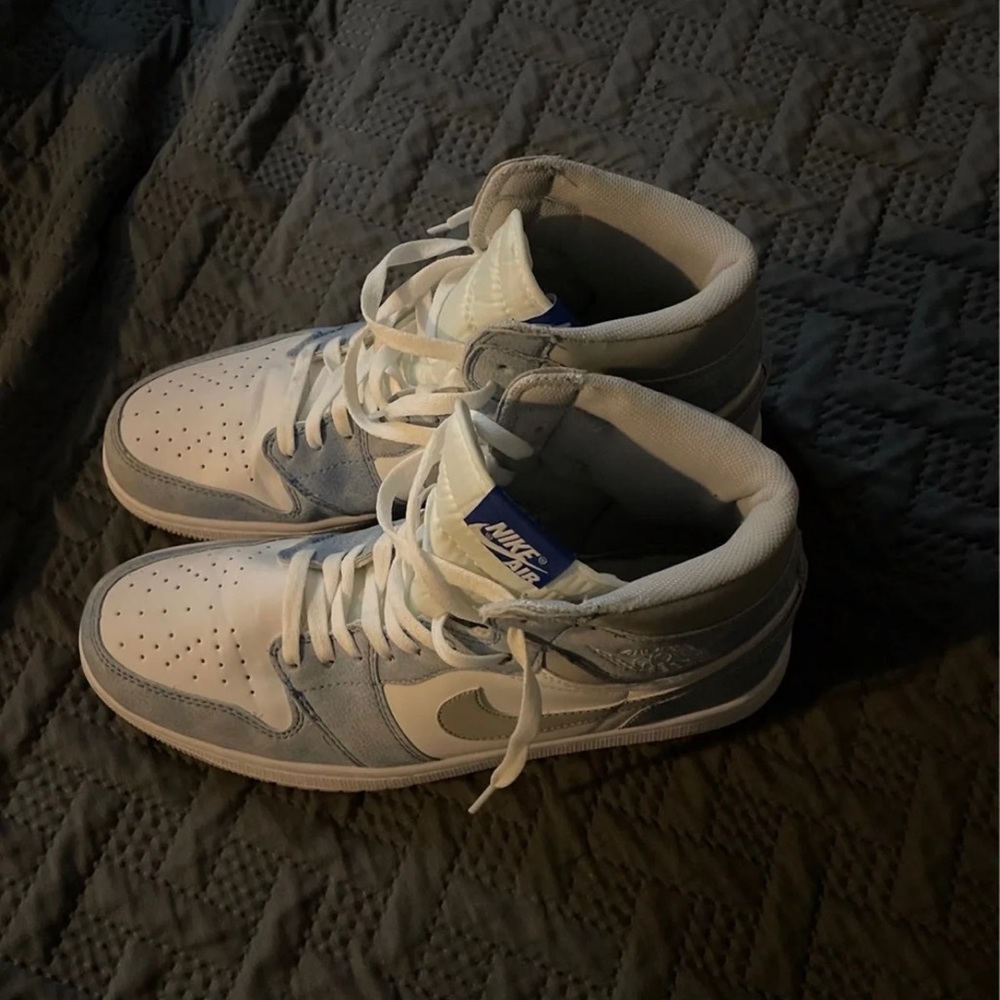 Jordan 1 hyper royal 10